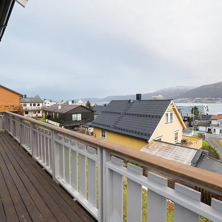 Tromso Family House بيت للعطل *